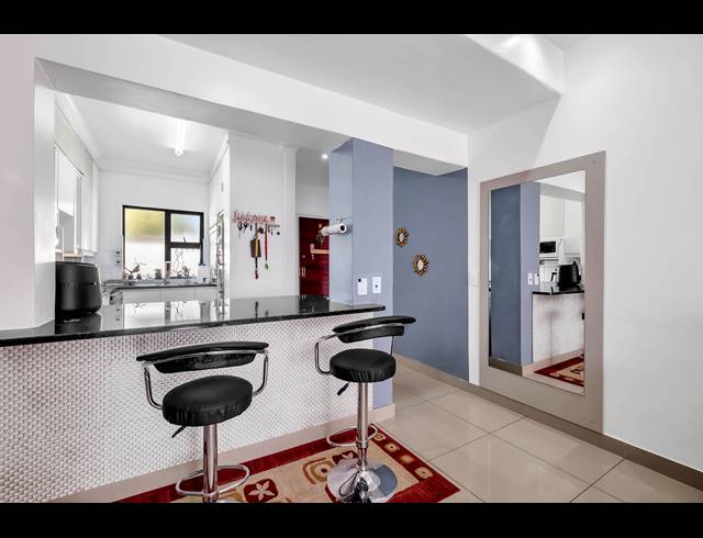 3 BEDROOM TOWNHOUSE FOR SALE IN BENMORE GARDENS